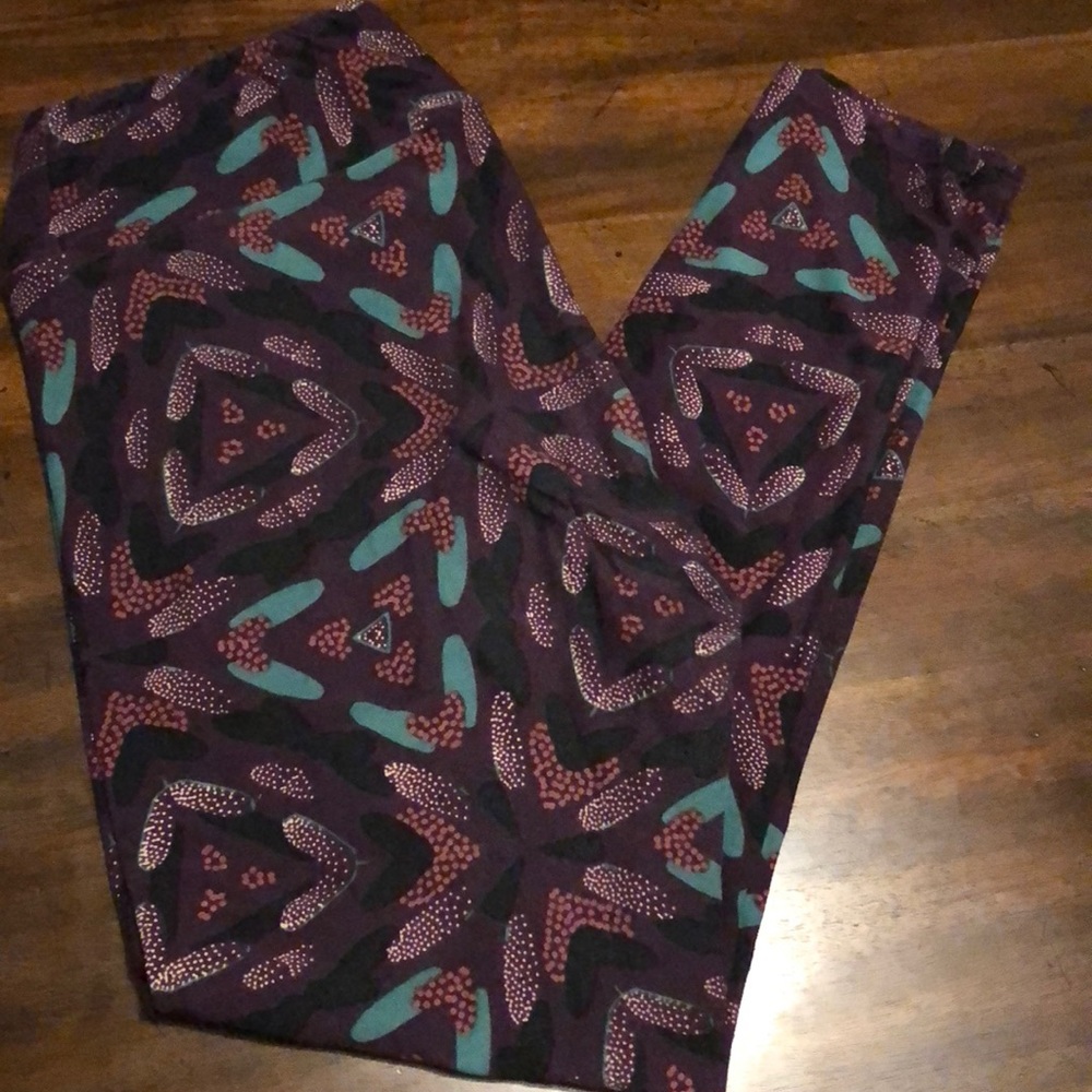 LuLaRoe Tall & Curvy Leggings